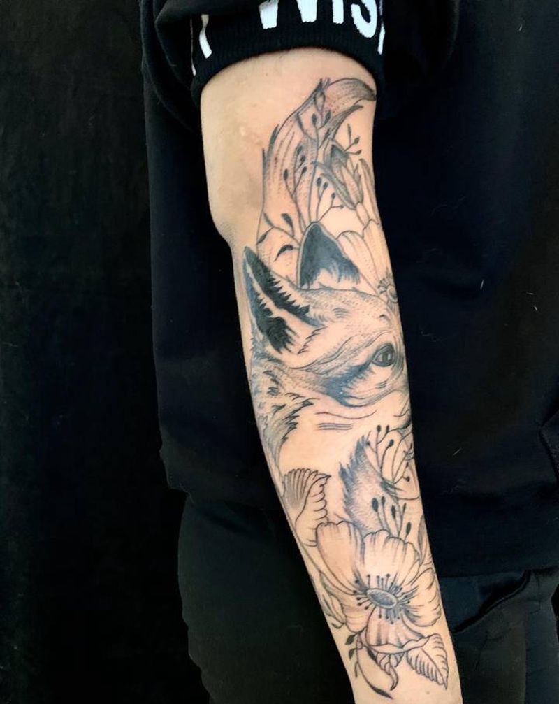 狐狸纹身图片_点刺针痕纹身图案