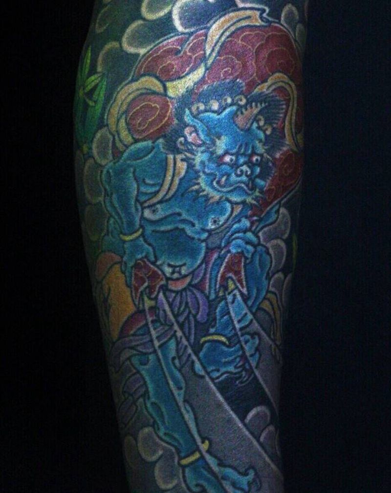 风神纹身图片_腿部老传统纹身图案