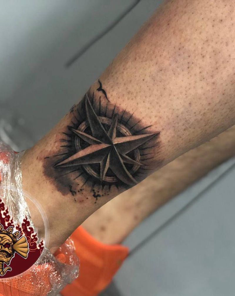 指南针纹身图片_腿部纹身图案