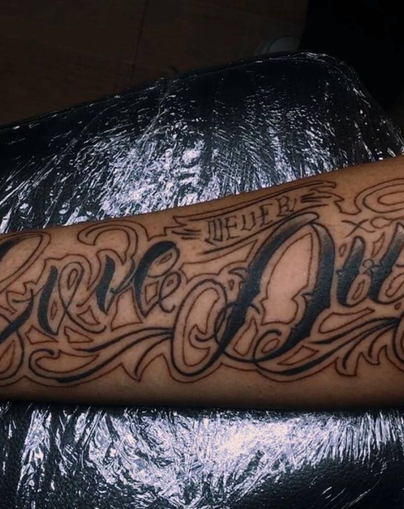 修改花体纹身图片_手部花体字纹身图案