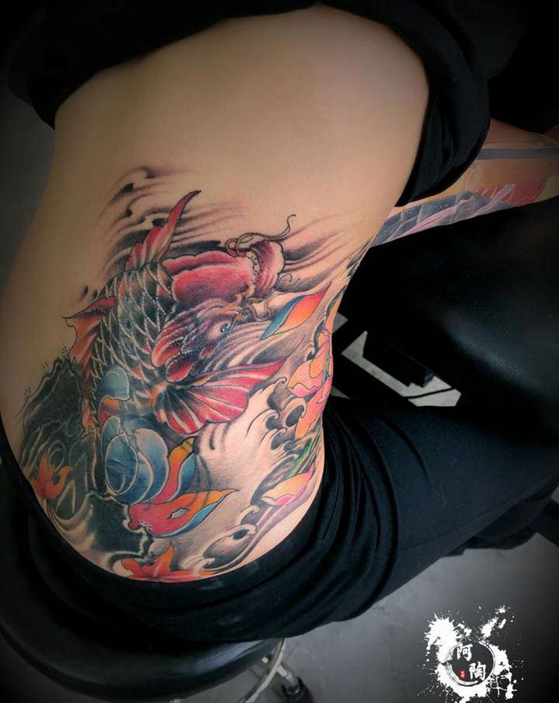 锦鲤#纹身图片_腰部纹身图案
