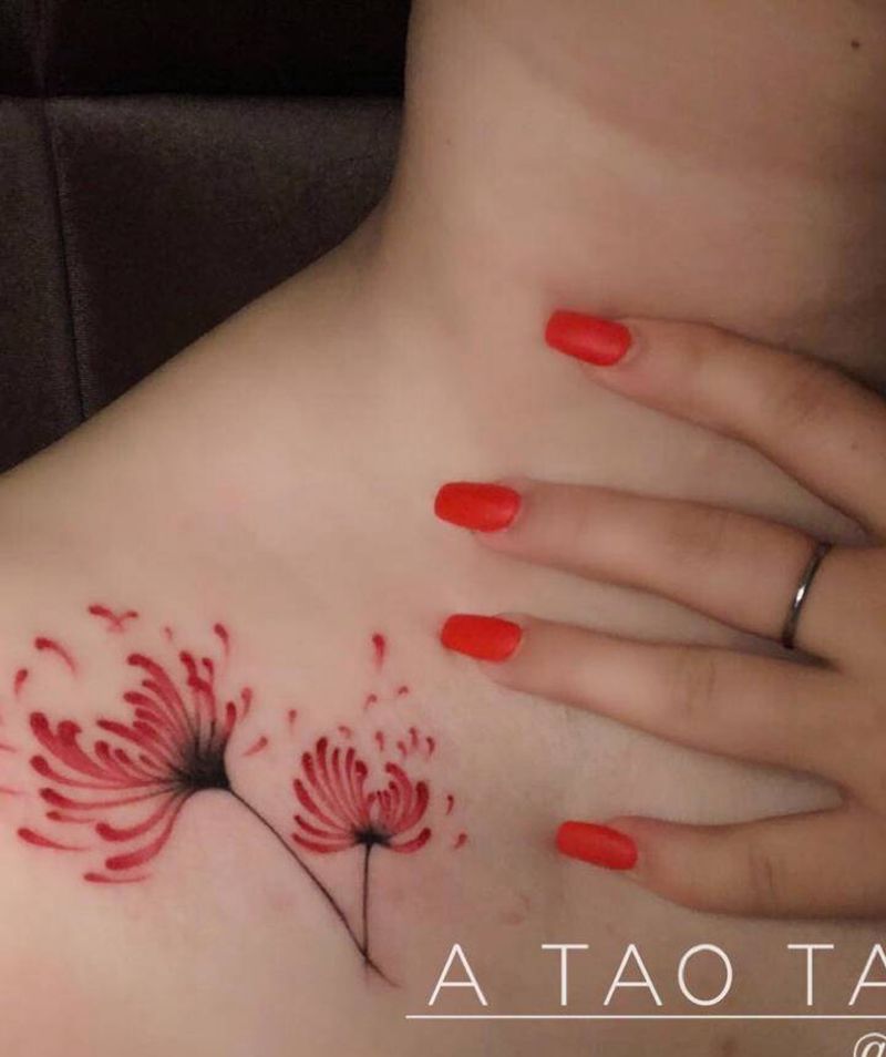 彼岸花纹身图片_胸部纹身图案