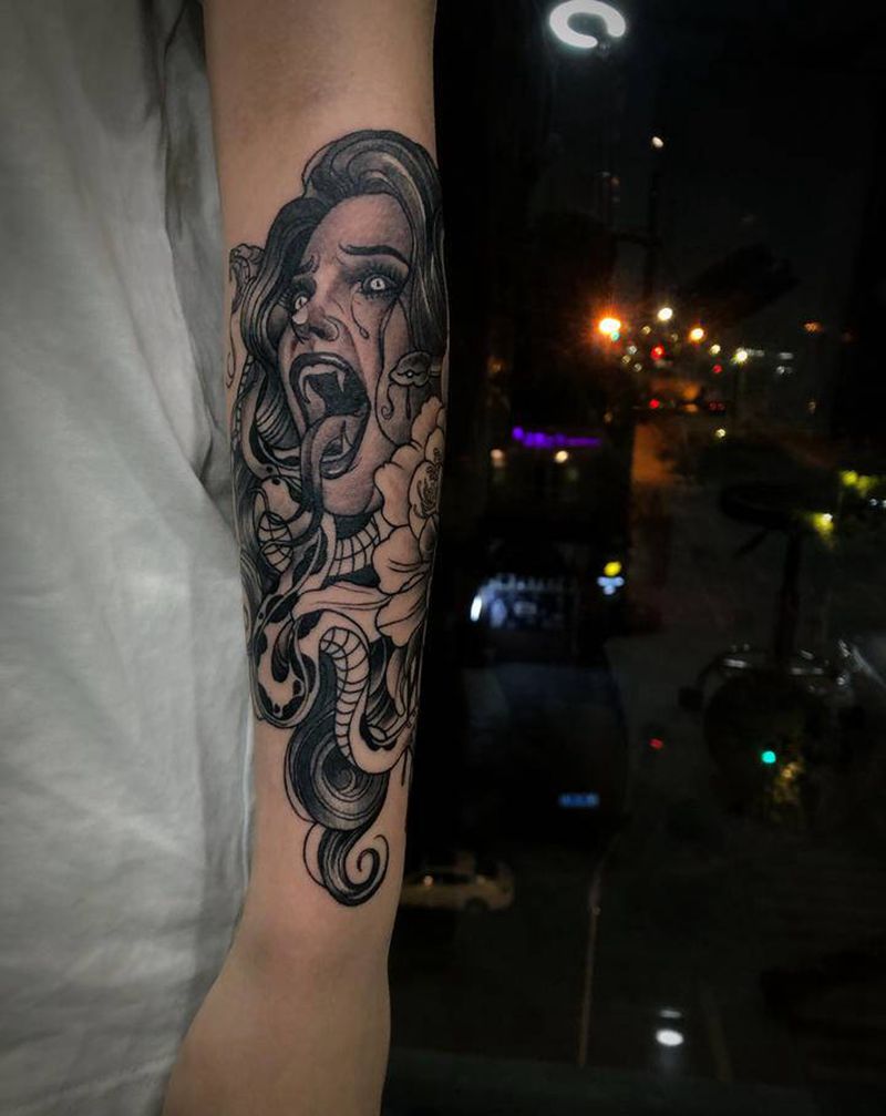 美杜莎纹身图片_手部纹身图案