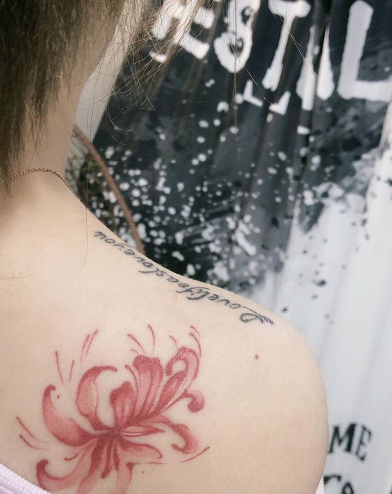 彼岸花恢复过后效果纹身图片_肩部水彩新传统纹身图案