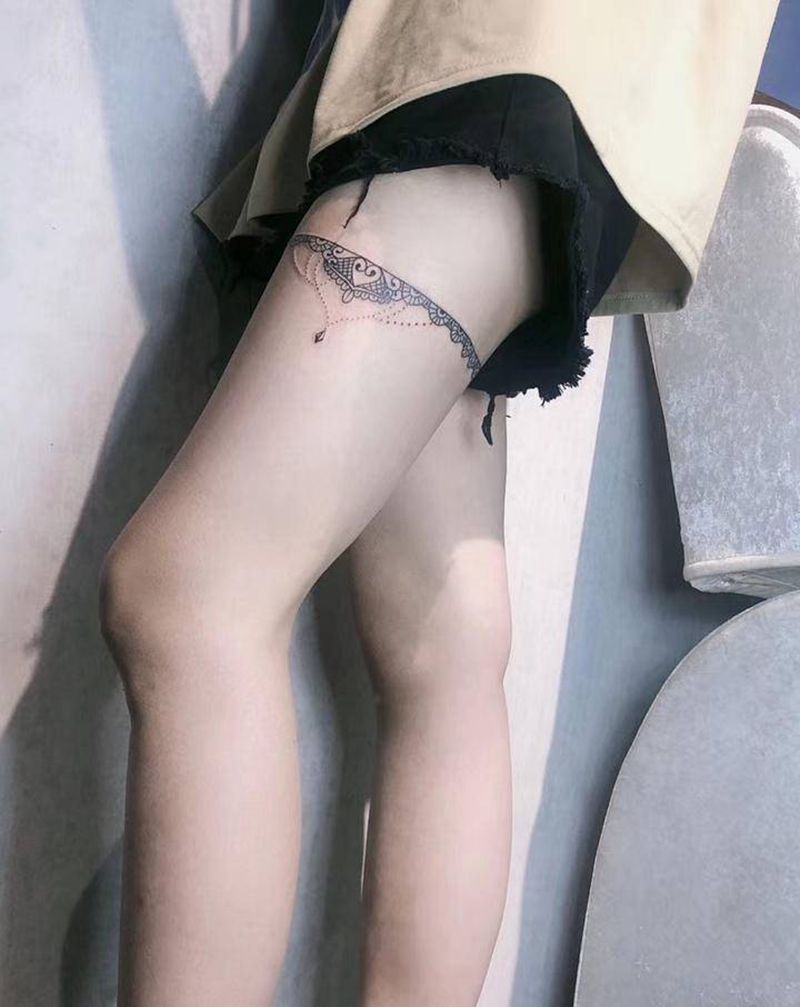 蕾丝纹身图片_腿部几何图腾纹身图案