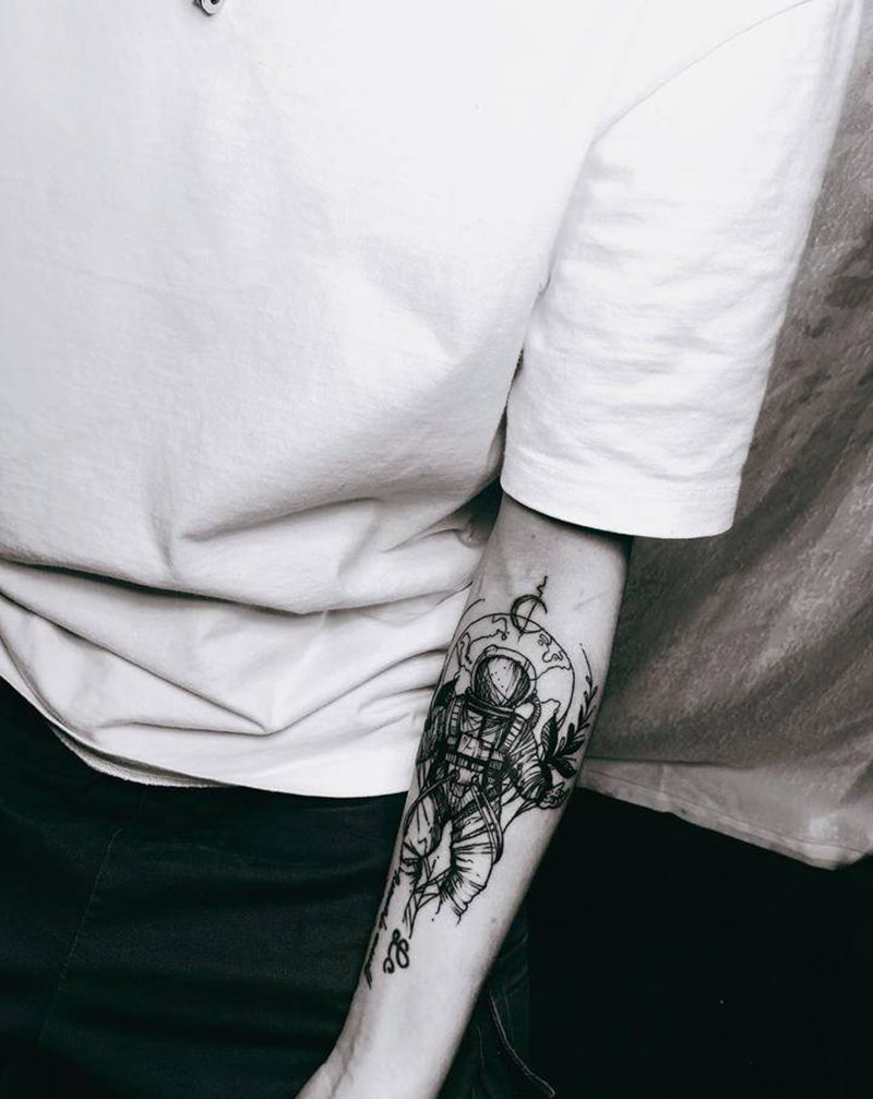 宇航员纹身图片_手臂几何纹身图案