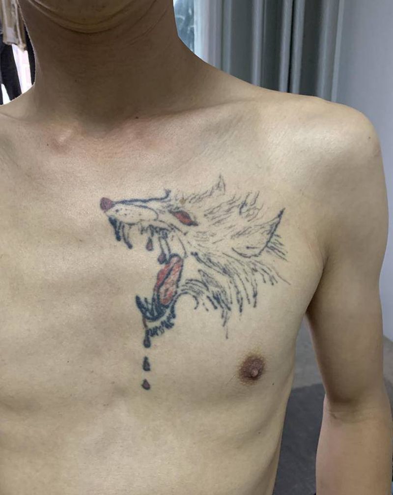 鲤鱼纹身图片_胸部新传统纹身图案