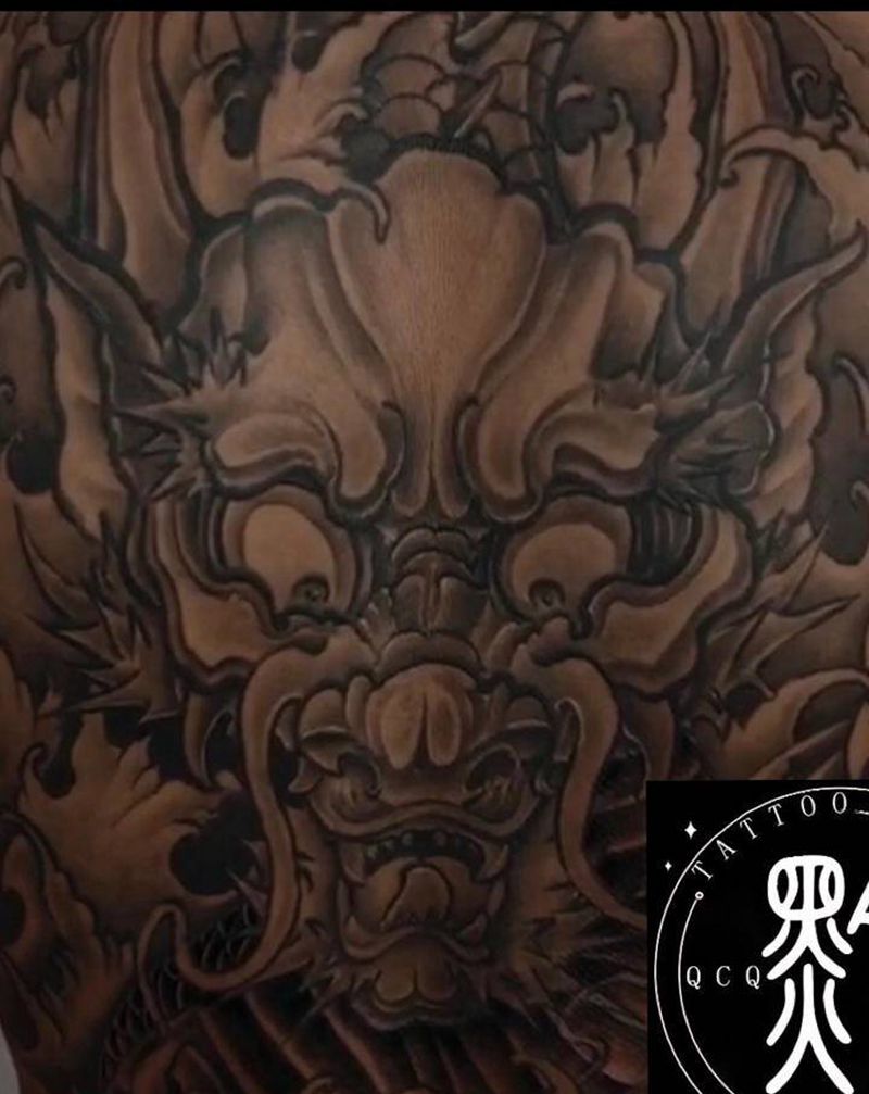 满背龙纹身图片_背部新传统纹身图案