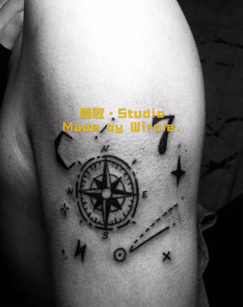 指南针纹身图片_手臂纹身图案