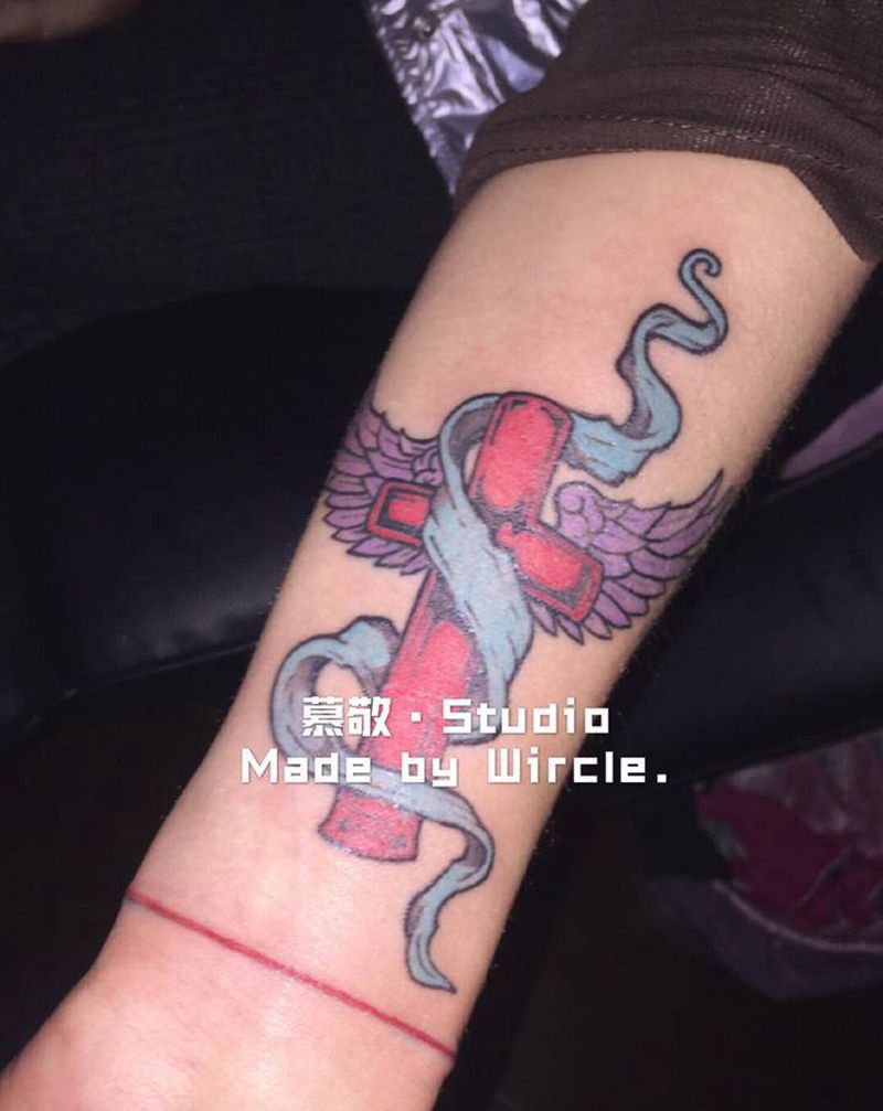 十字架➕红素圈纹身图片_New School纹身图案