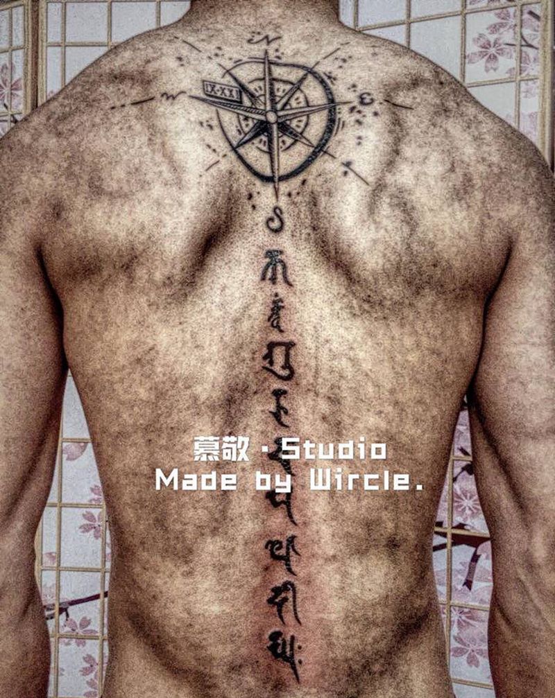 积极向上有方向纹身图片_背部纹身图案