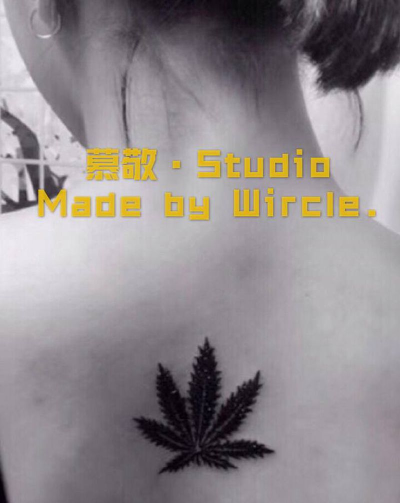 爱与自由的飞行员纹身图片_背部纹身图案