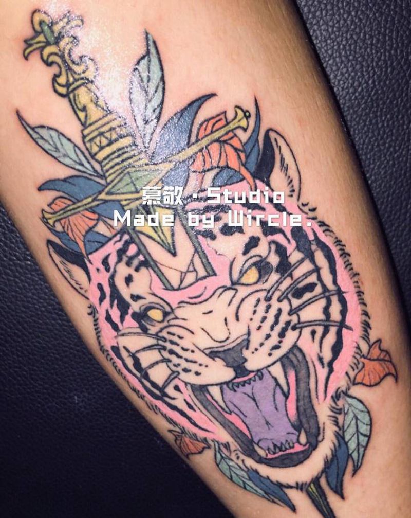 虎纹身图片_腿部New School纹身图案