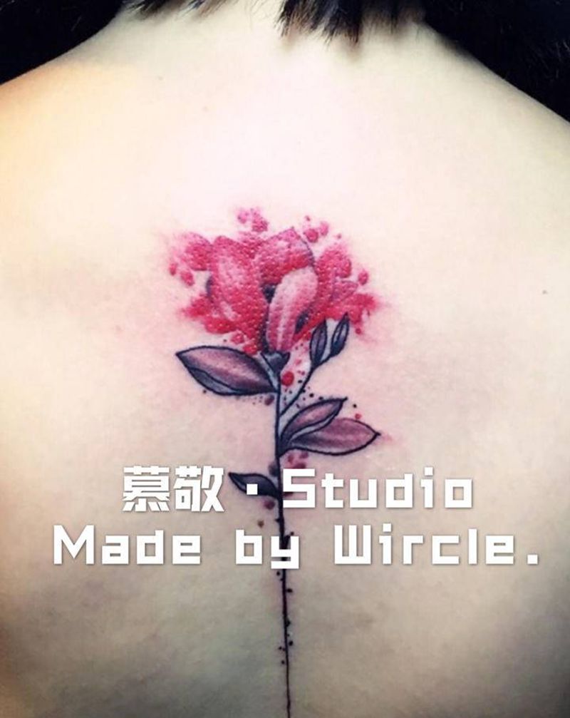 花纹身图片_背部纹身图案