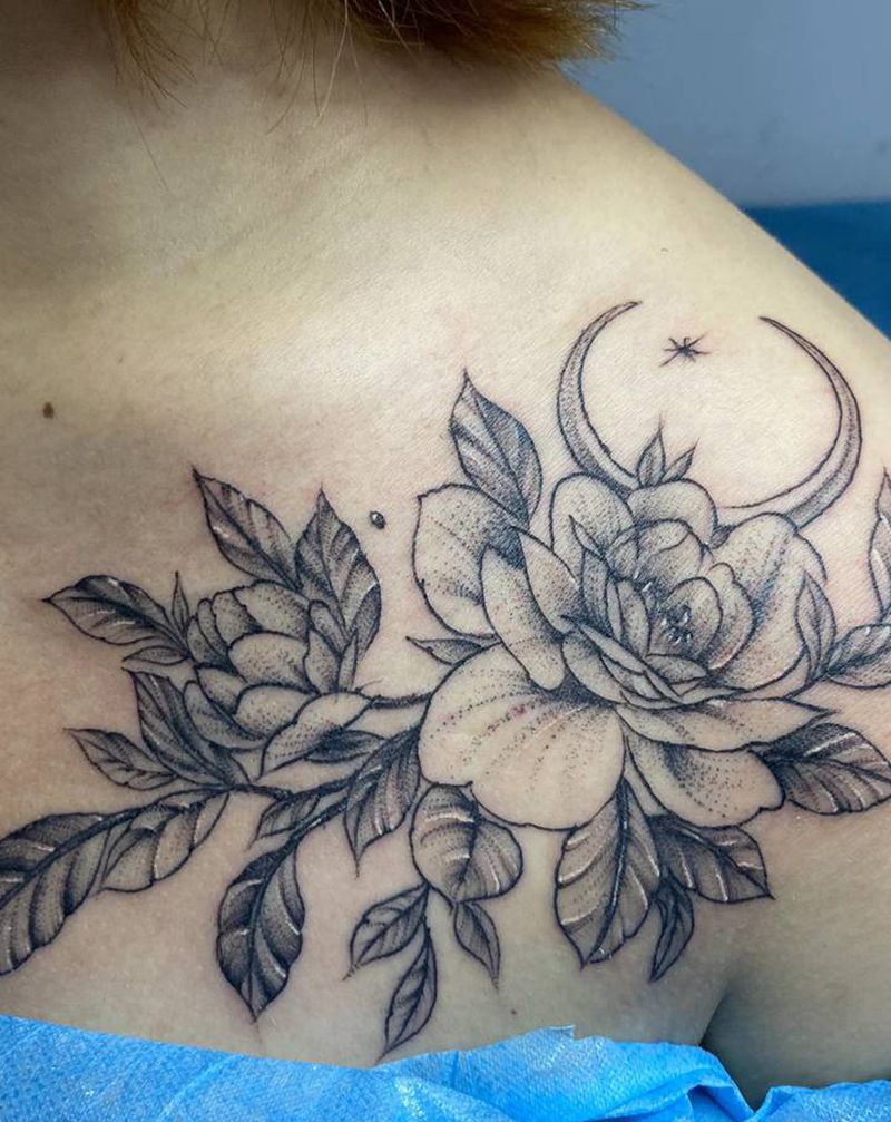 素花纹身图片_肩部点刺纹身图案