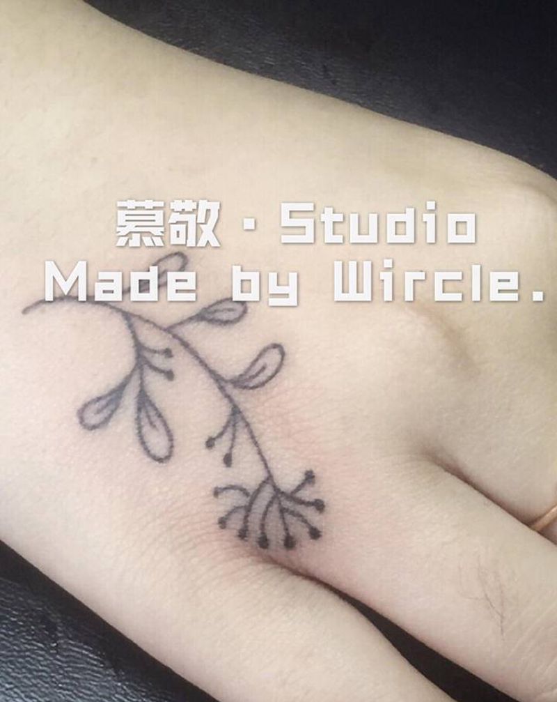 大小是个疤纹身图片_手部纹身图案