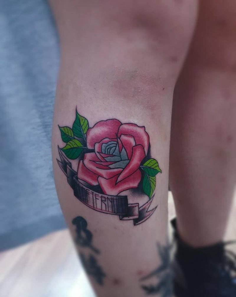 花纹身图片_腿部Old School花纹身图案