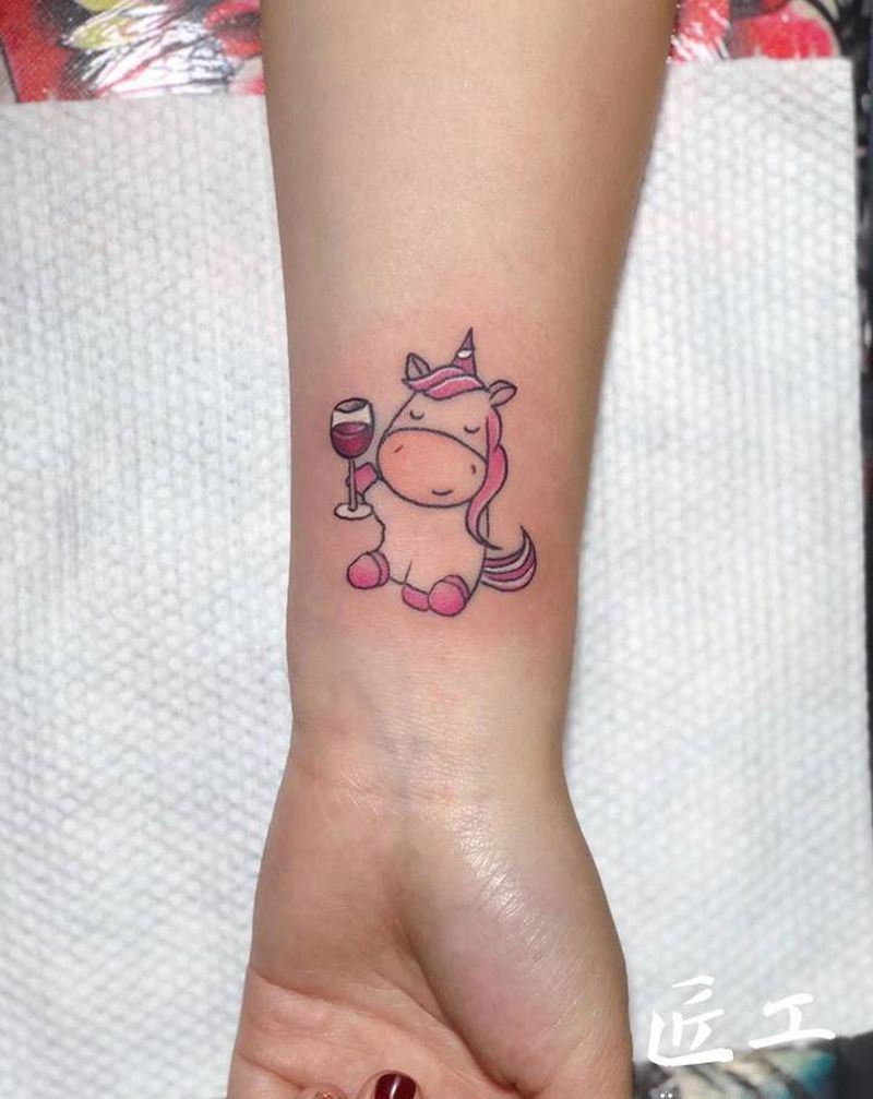 小马纹身图片_手臂卡通纹身图案