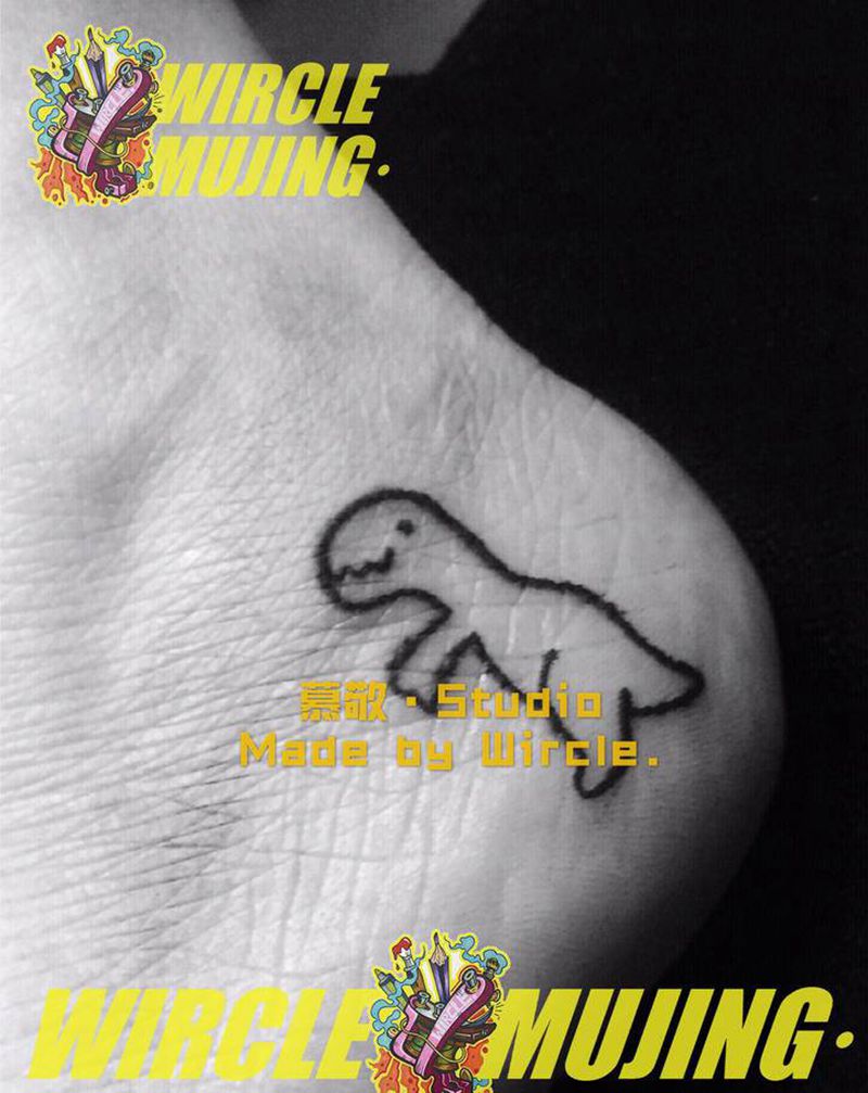 迷你小恐龙纹身图片_脚部纹身图案