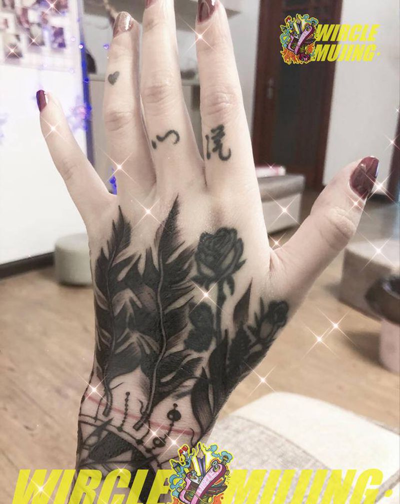 Smile gè  pì纹身图片_手部纹身图案