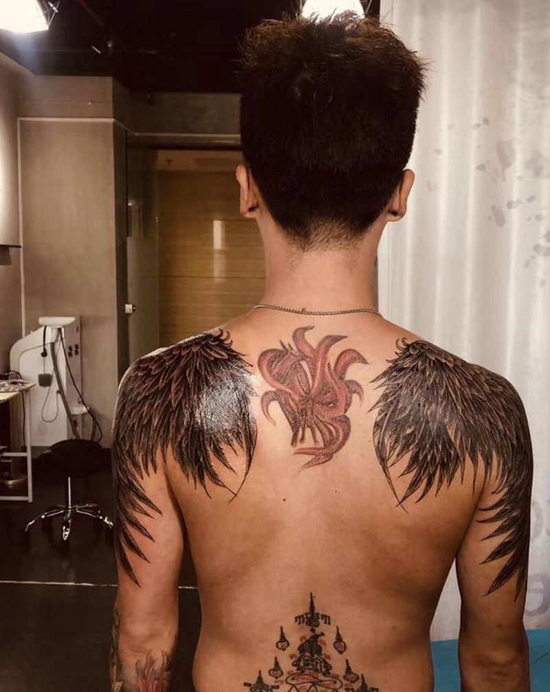 翅膀纹身图片_背部手臂纹身图案