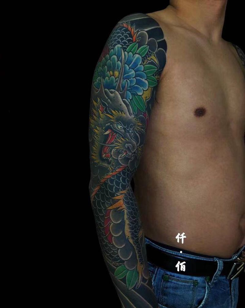 牡丹龙纹身图片_手臂老传统纹身图案