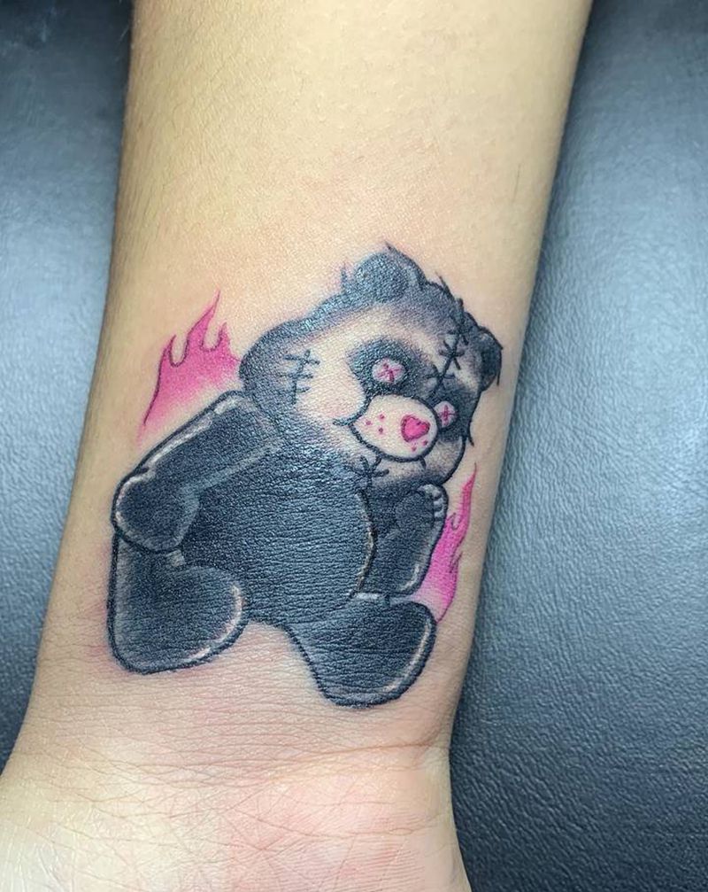 小黑熊纹身图片_手臂纹身图案