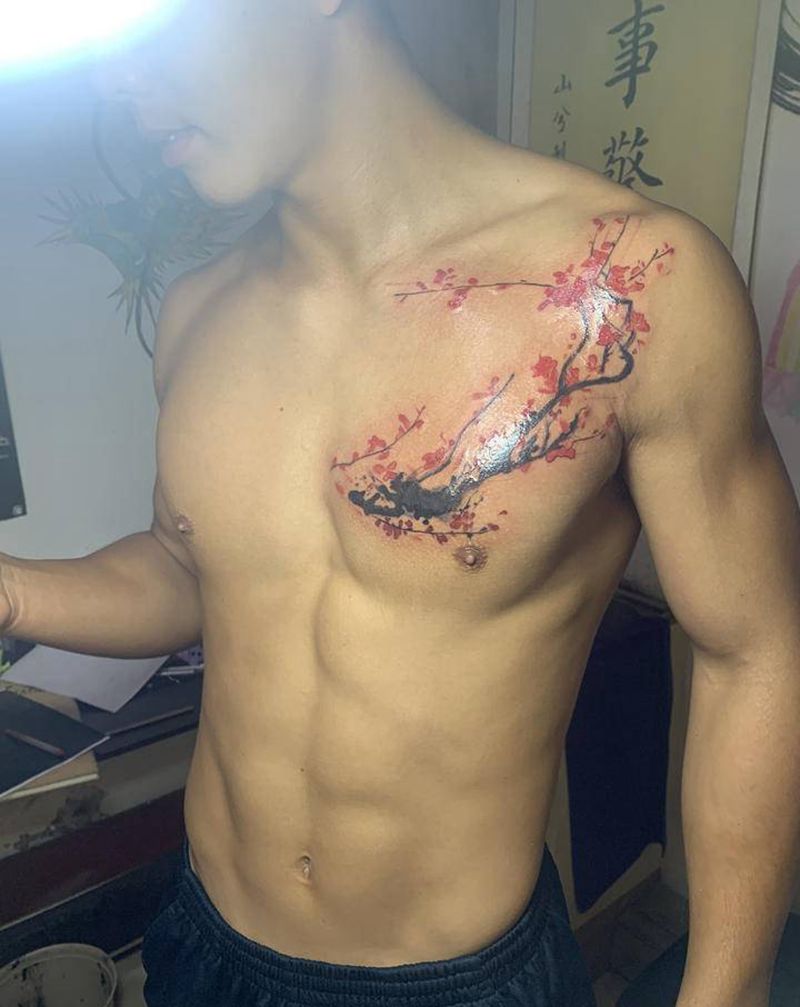 梅花纹身图片_胸部纹身图案