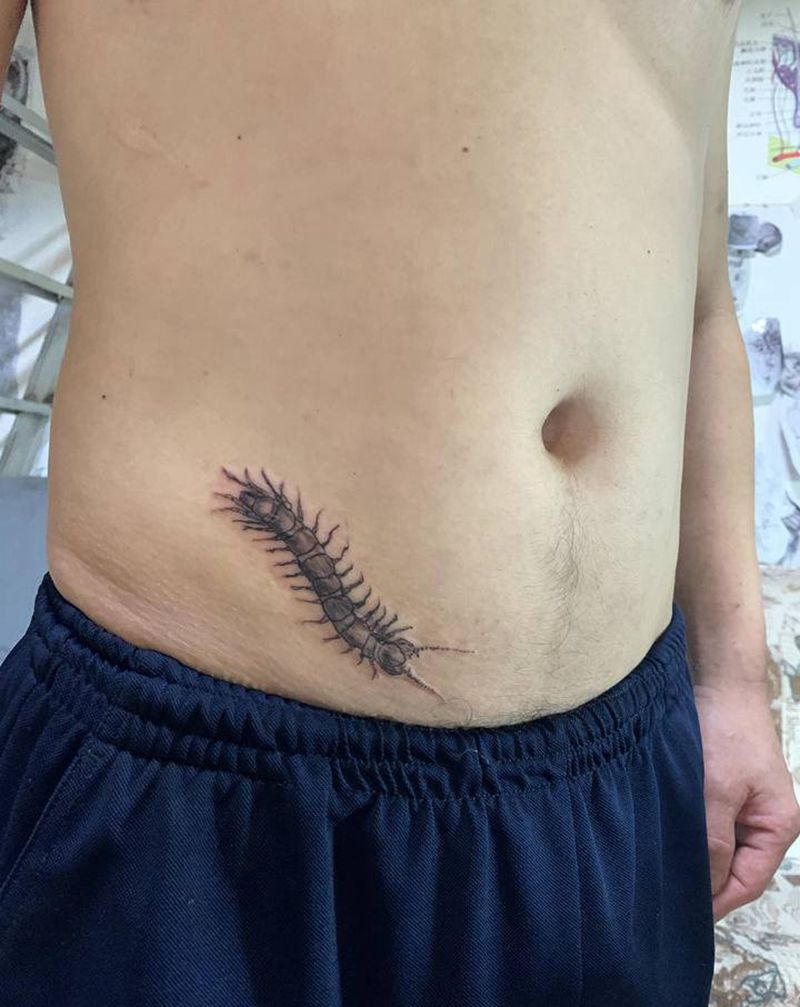 蜈蚣纹身图片_腹部纹身图案