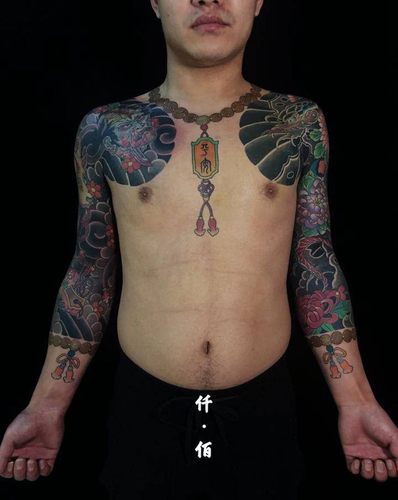 七分袖连甲纹身图片_手臂肩部老传统纹身图案