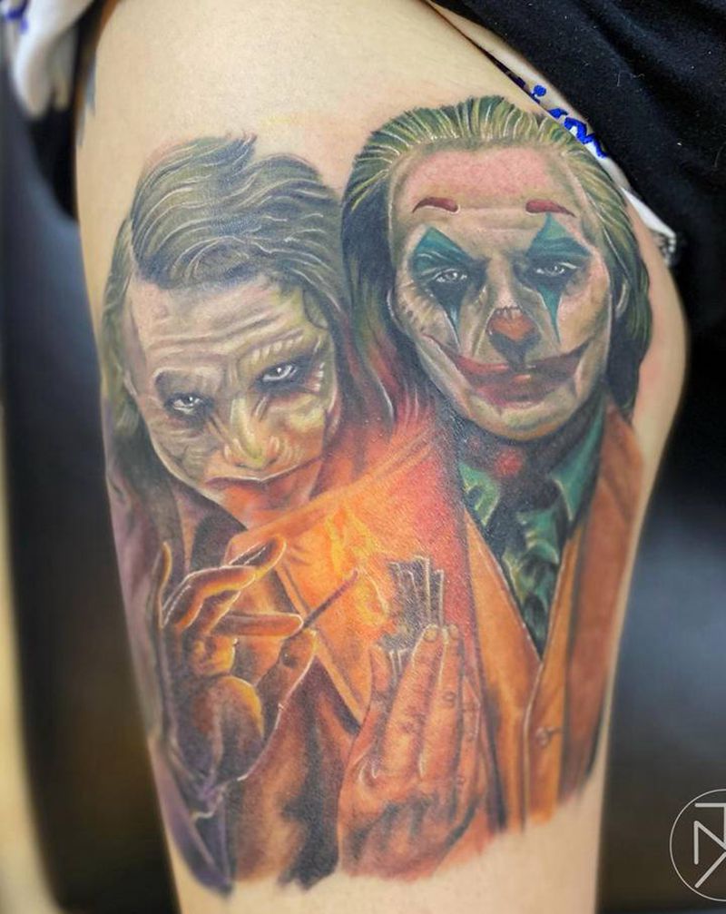 小丑纹身图片_腿部脚部欧美写实小丑彩色写实肖像纹身图案