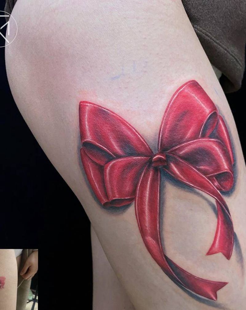 遮盖蝴蝶结纹身图片_腿部脚部欧美写实蝴蝶结遮盖彩色写实纹身图案
