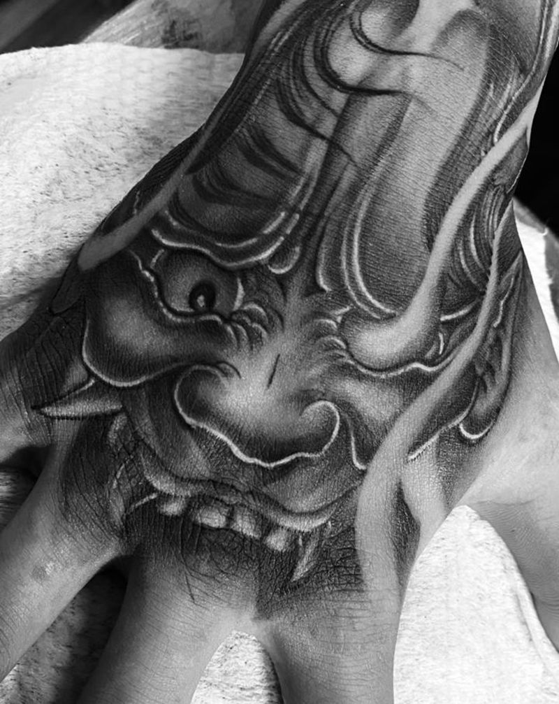 般若纹身图片_手部新传统纹身图案