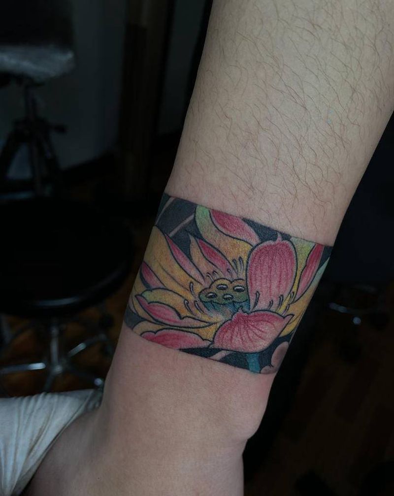 荷花纹身图片_手臂新传统纹身图案