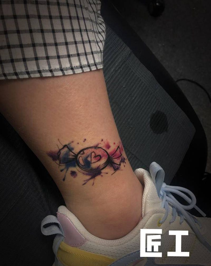 糖果纹身图片_腿部水彩纹身图案