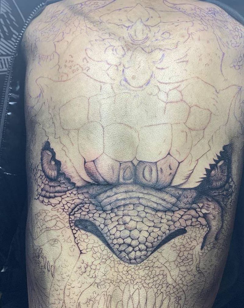 龙威纹身图片_背部欧美写实纹身图案