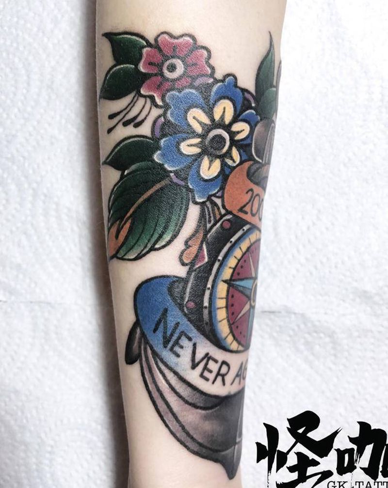 oldschool指南针纹身图片_手部Old School纹身图案