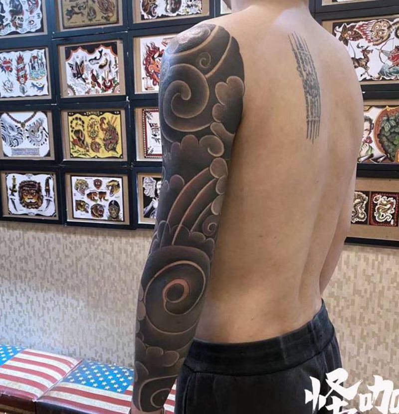 传统花臂纹身图片_手臂老传统纹身图案