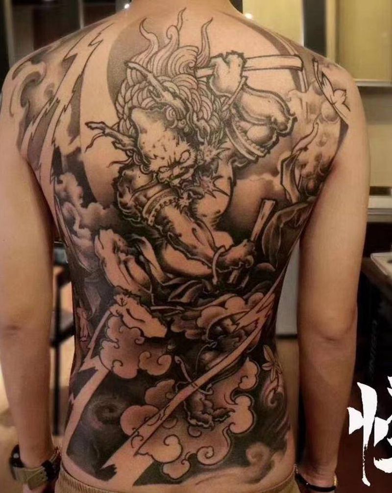 传统满背纹身图片_背部新传统纹身图案