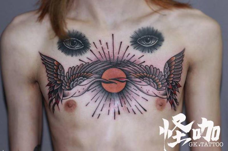 鹤，对称花胸纹身图片_胸部Old School纹身图案