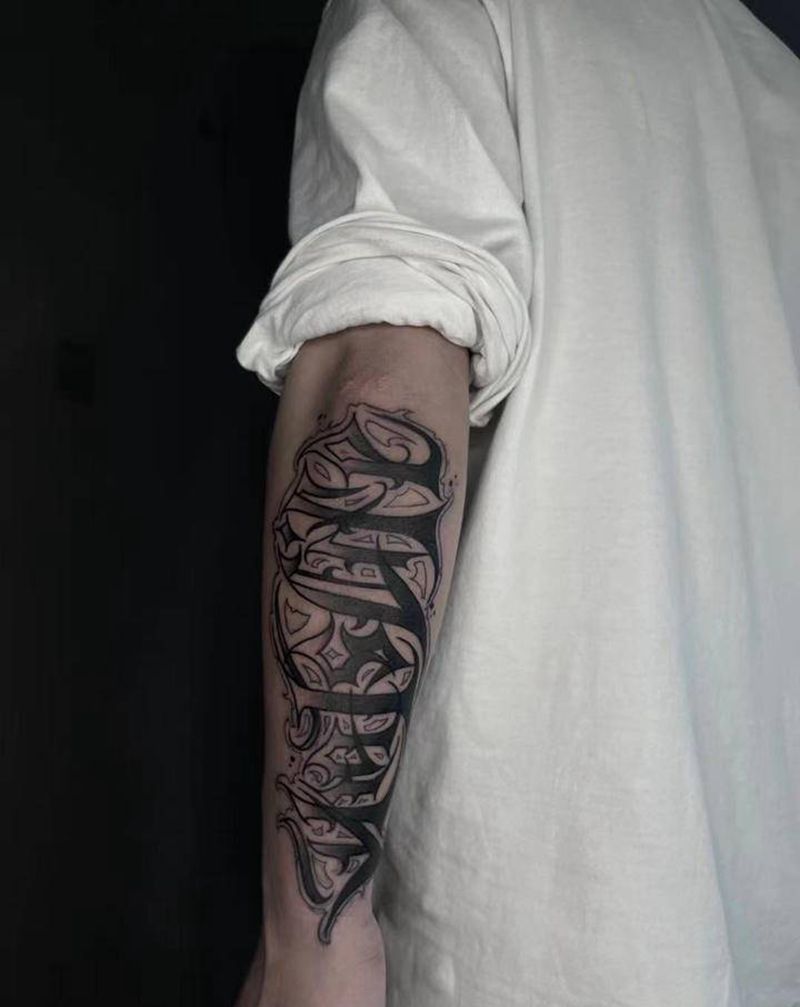 花体纹身图片_手臂花体字纹身图案