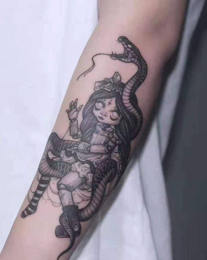 黑灰点刺纹身图片_手臂点刺纹身图案