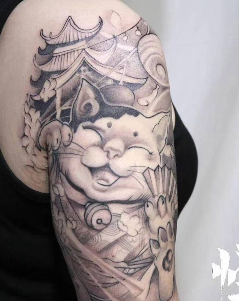 传统招财猫纹身图片_手臂新传统纹身图案