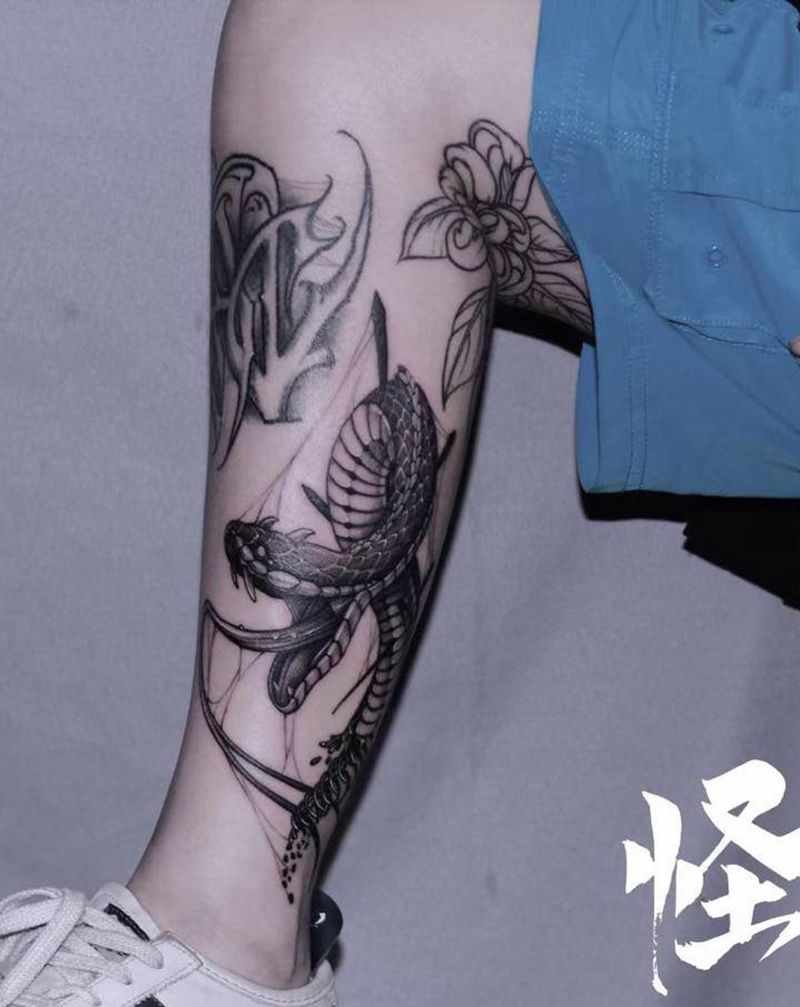 点刺蛇与骨纹身图片_腿部点刺欧美写实纹身图案