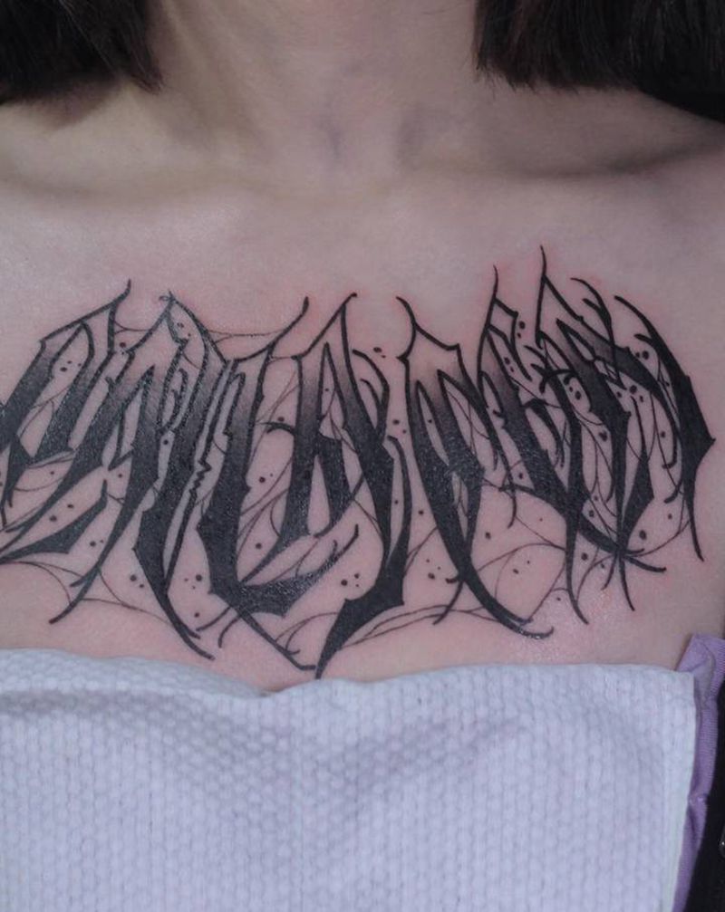 花体字纹身图片_胸部花体字纹身图案