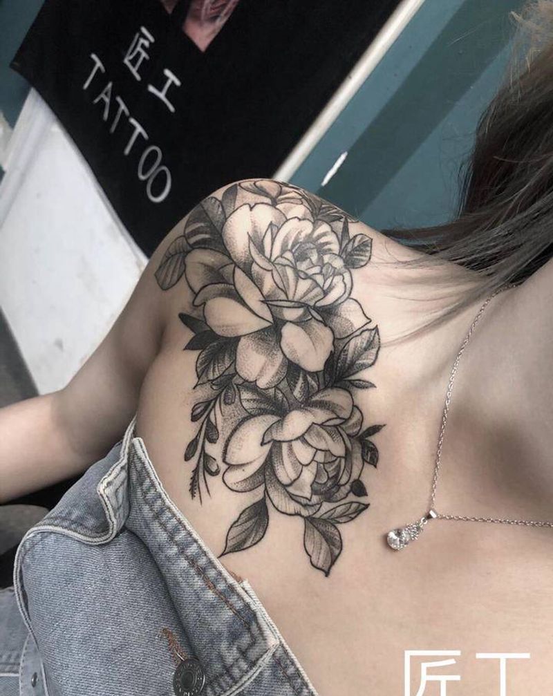 素花纹身图片_胸部点刺纹身图案