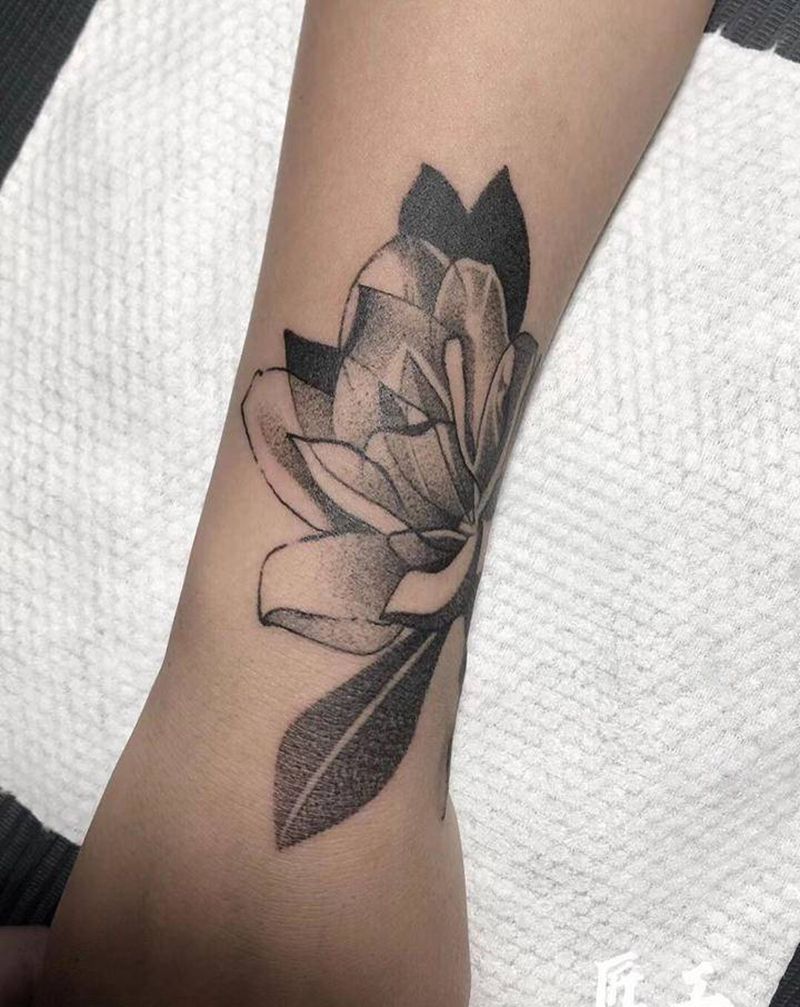 遮盖疤痕  花纹身图片_手臂点刺纹身图案