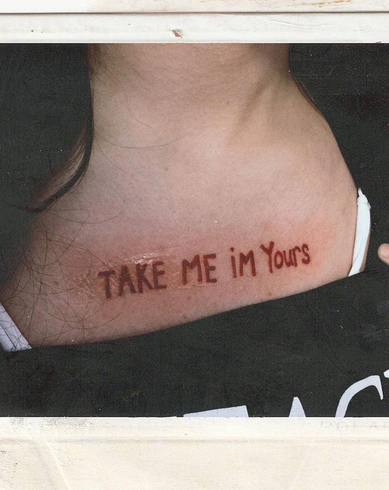 小英文纹身图片_胸部花体字纹身图案