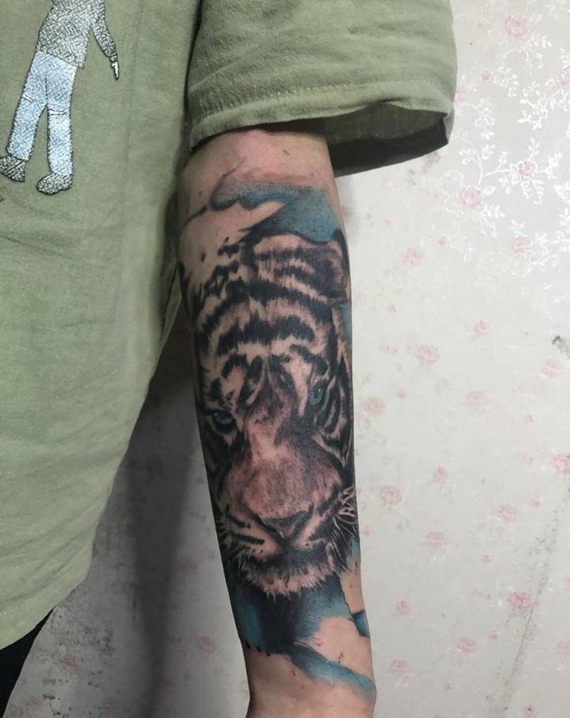 老虎纹身图片_手臂欧美写实老虎纹身图案