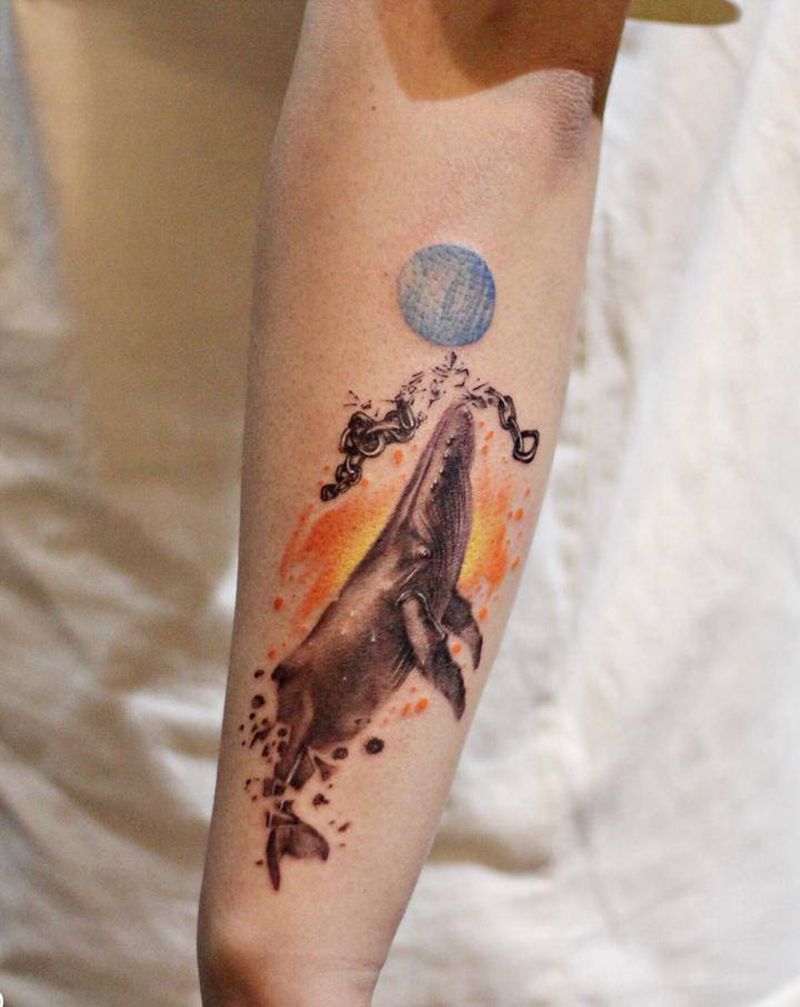 水彩鲸鱼纹身图片_手臂水彩欧美写实纹身图案